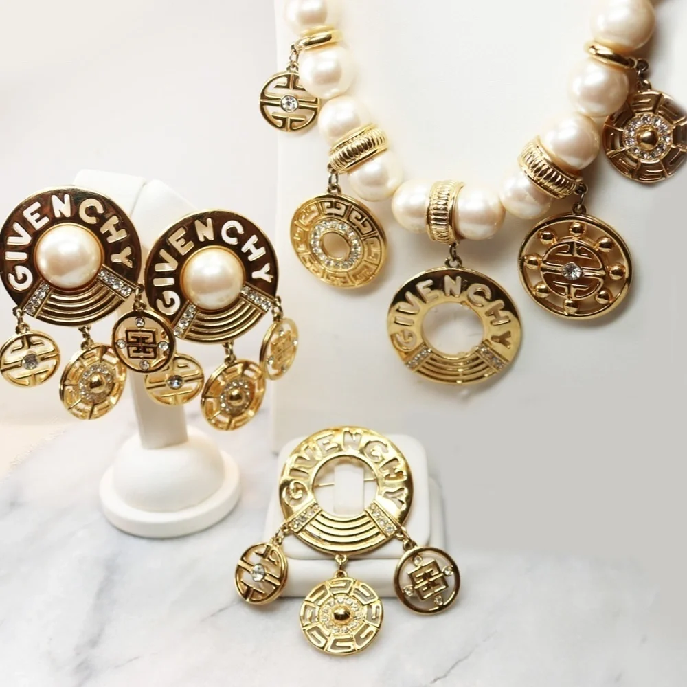 ⚜️ Vintage GIVENCHY LOGO Pearl & Crystal Earrings